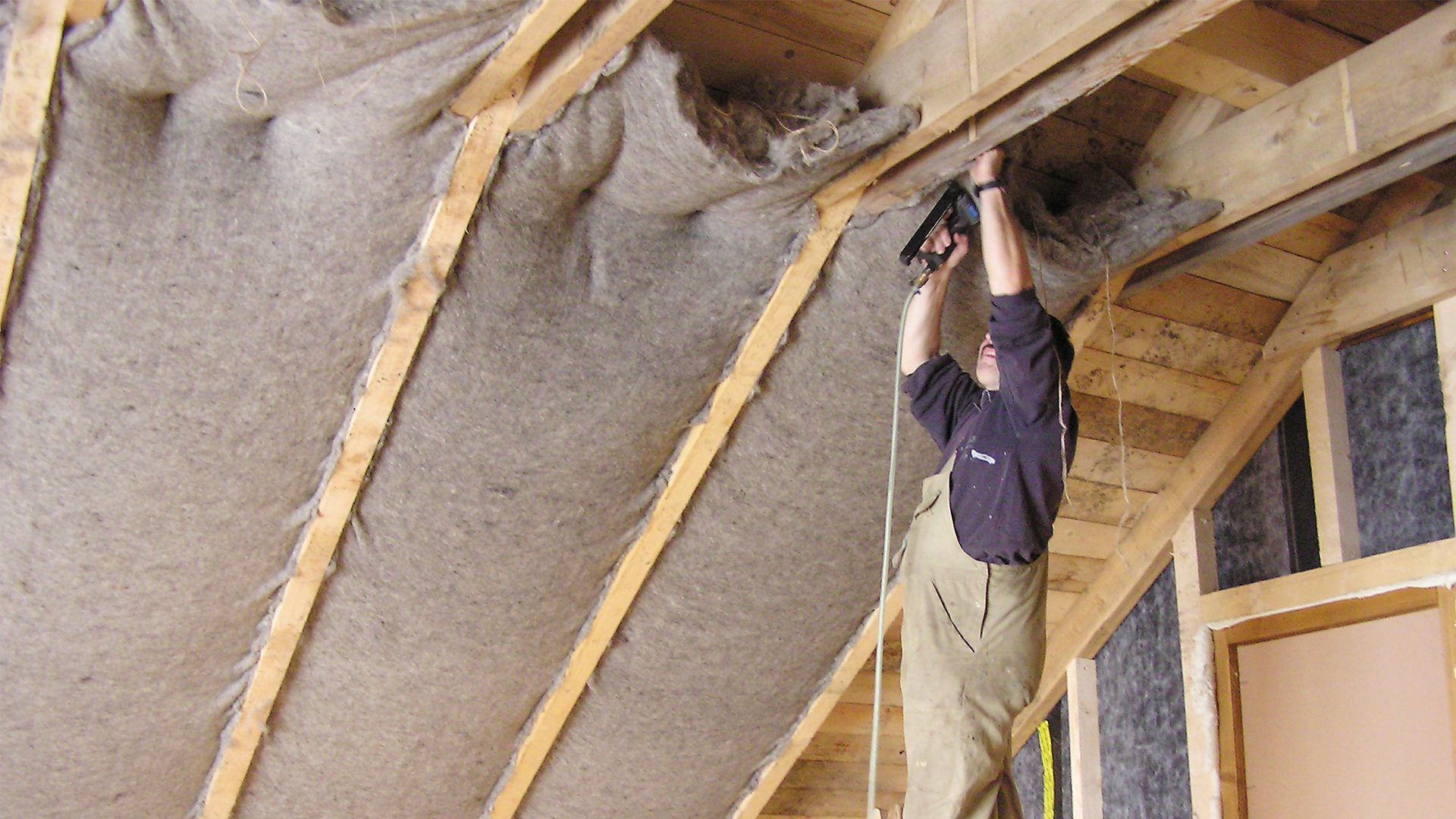 Installing sheep wool insulation in homes